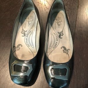 Women’s Life Stride Active Arch Black Slipon